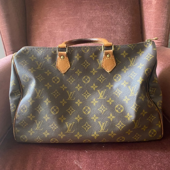 Authentic Louis Vuitton Speedy Bag - Picture 5 of 12